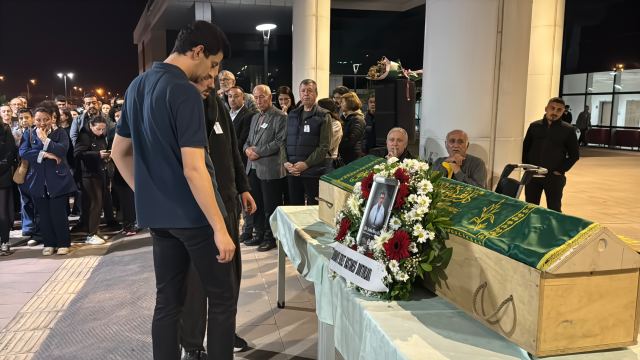 Ayvalık’taki Tekne Kazasında Hayatını Kaybeden Doktor İçin Tören Düzenlendi