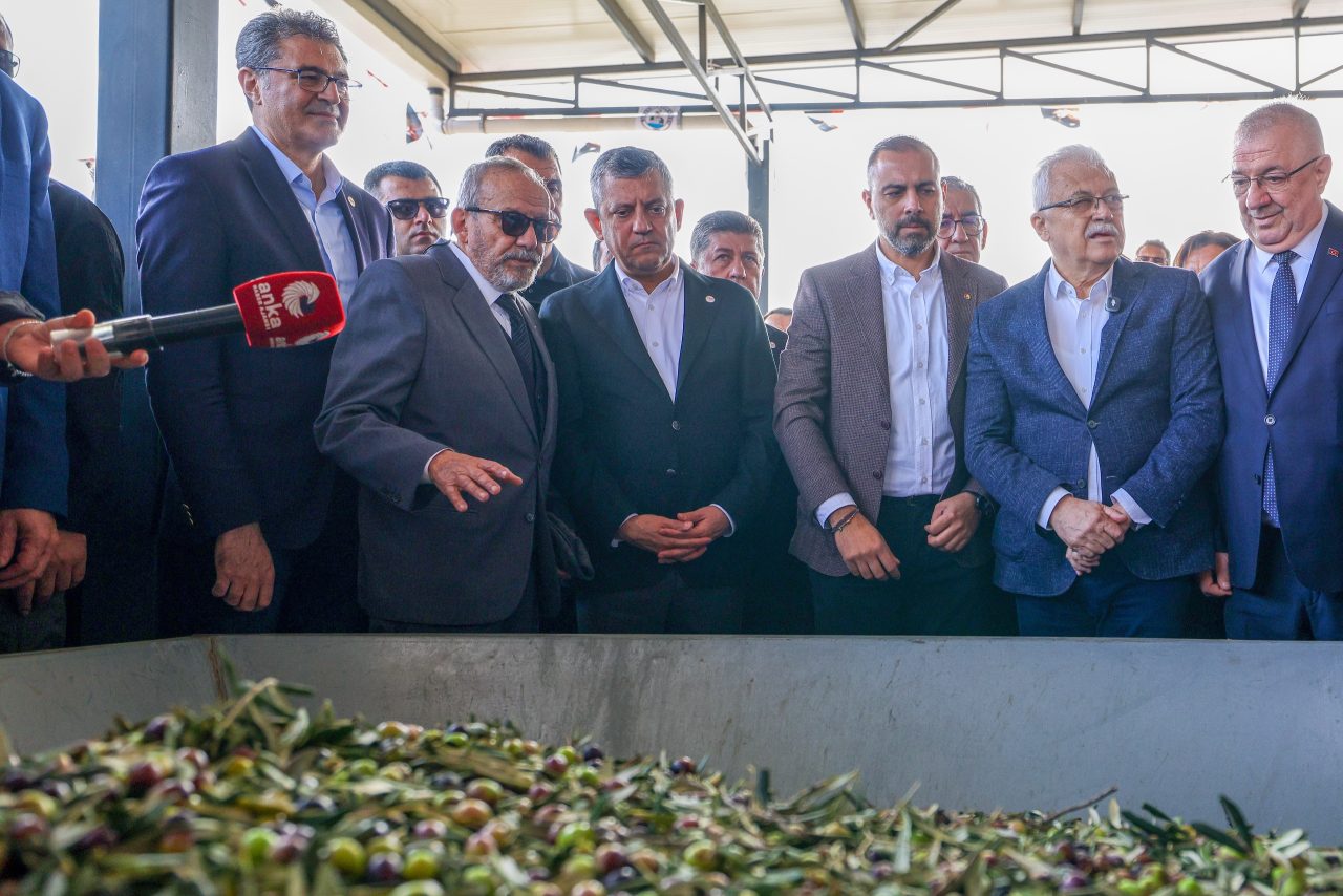 Yeni Parti Genel Başkanı Özgür Özel, Burhaniye OSB’de Zeytinyağı Fabrikasını Ziyaret Etti - fotoğraf 10