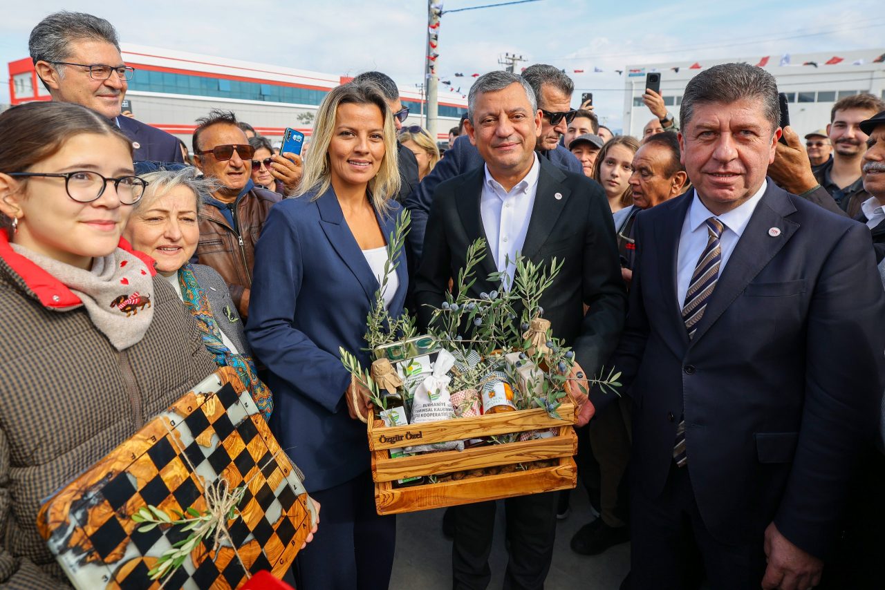 Yeni Parti Genel Başkanı Özgür Özel, Burhaniye OSB’de Zeytinyağı Fabrikasını Ziyaret Etti - fotoğraf 13
