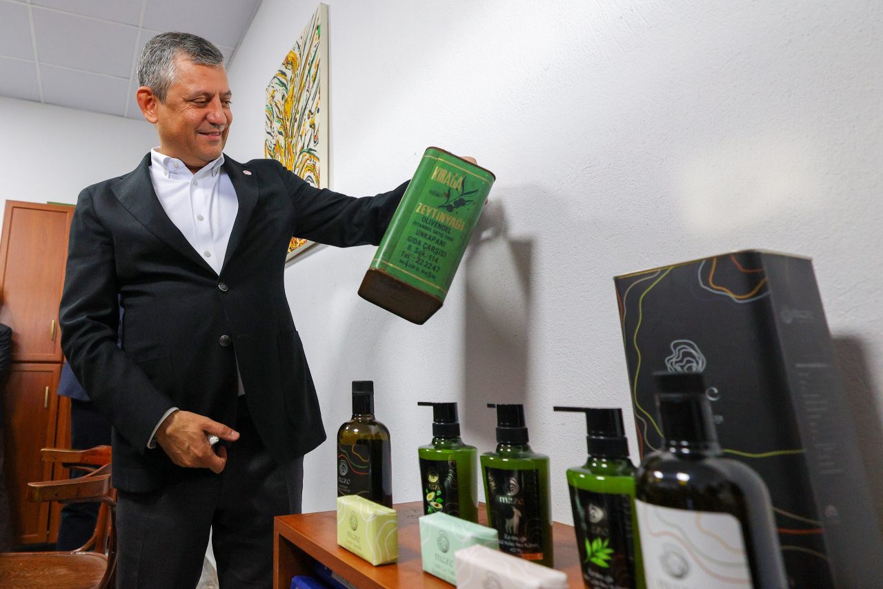 Yeni Parti Genel Başkanı Özgür Özel, Burhaniye OSB’de Zeytinyağı Fabrikasını Ziyaret Etti - fotoğraf 2