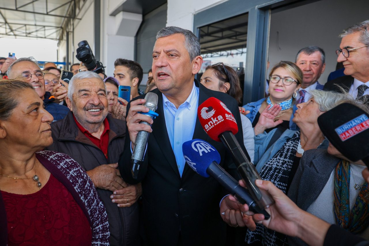 Yeni Parti Genel Başkanı Özgür Özel, Burhaniye OSB’de Zeytinyağı Fabrikasını Ziyaret Etti