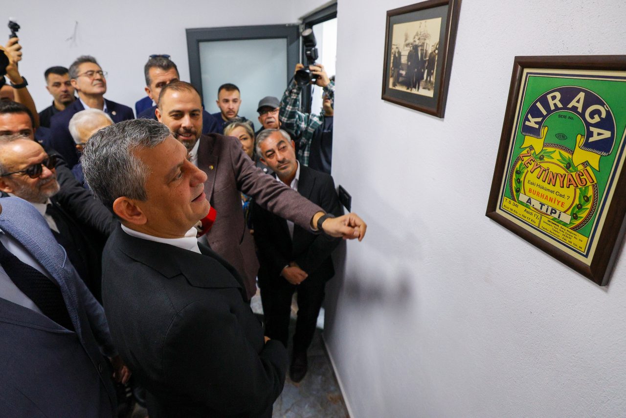 Yeni Parti Genel Başkanı Özgür Özel, Burhaniye OSB’de Zeytinyağı Fabrikasını Ziyaret Etti - fotoğraf 5